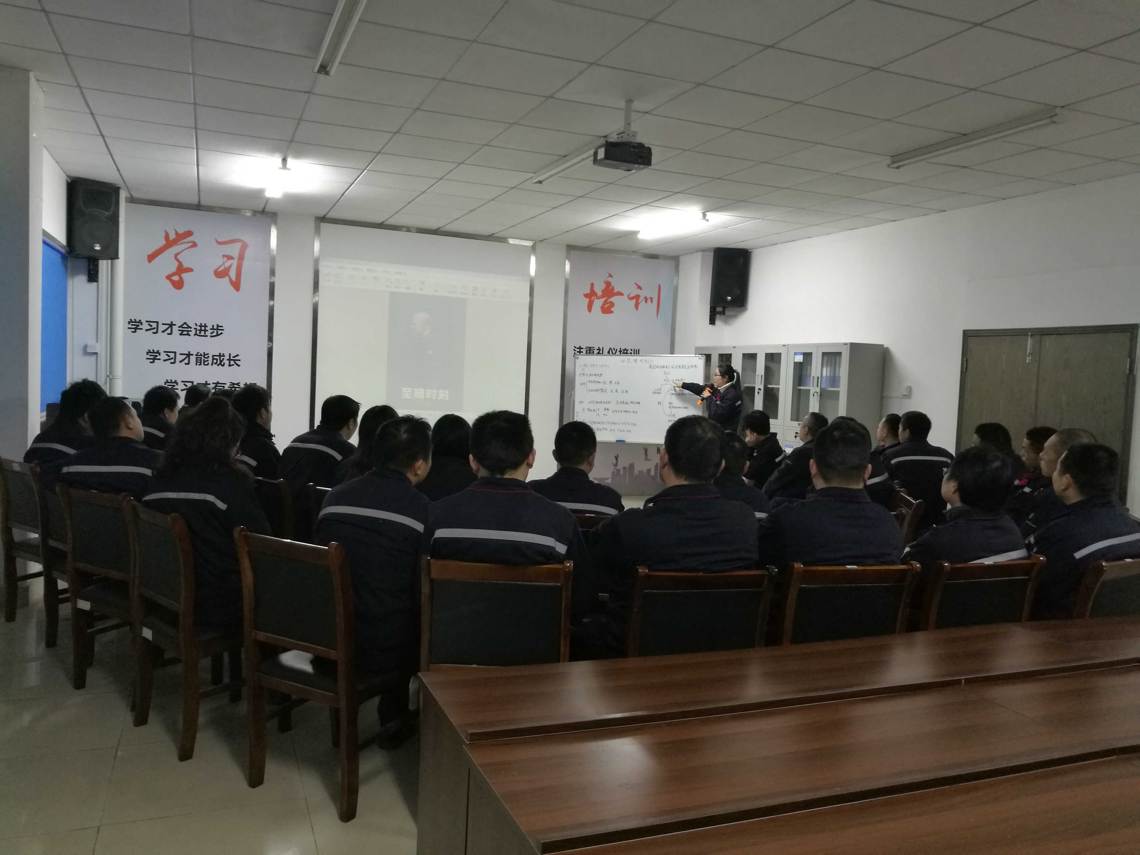 觀影《至暗時刻》&mdash;&mdash;世上無難事，只要肯攀登